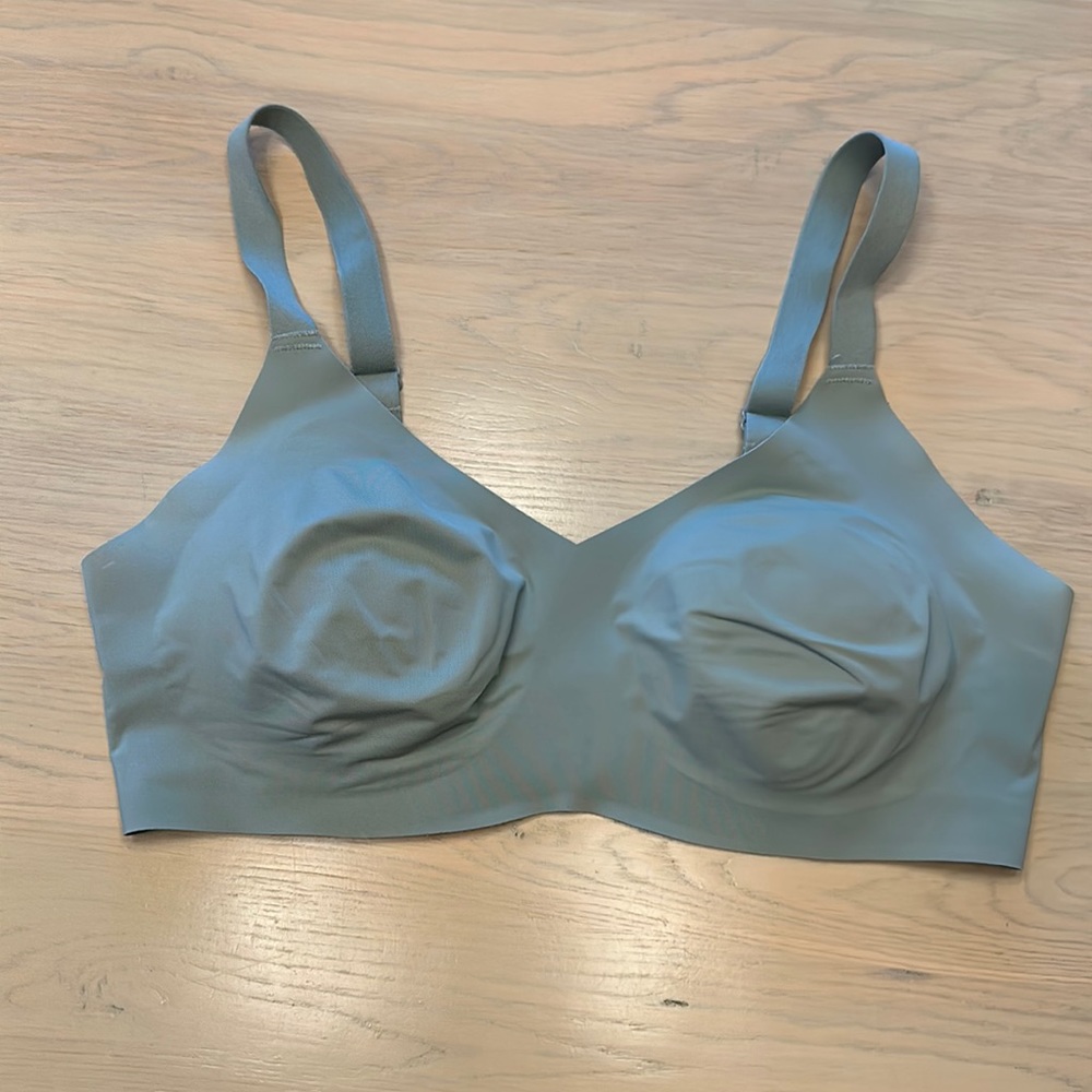 Knix size 6 Padded V-Neck Bra - Thin Strap worn 2x eucalyptus green